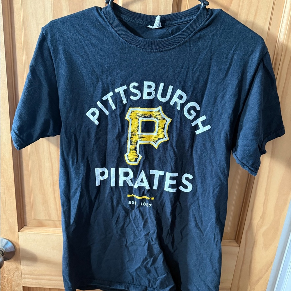 Like New, Pittsburgh Pirates Size Small T-Shirt